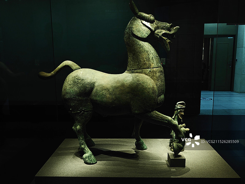 广西壮族自治区博物馆 西汉 大铜马 贵港市风流岭31号墓出土图片素材