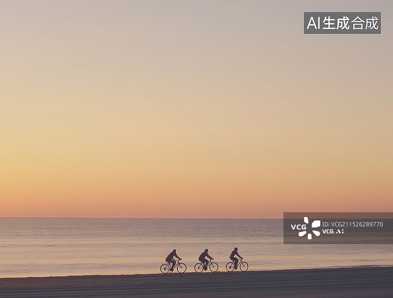 【AI数字艺术】一对情侣在日落时分的海滩上骑自行车。夕阳西下，天空被染成了金黄色和橙色，海面反射着阳光，显得格外美丽图片素材