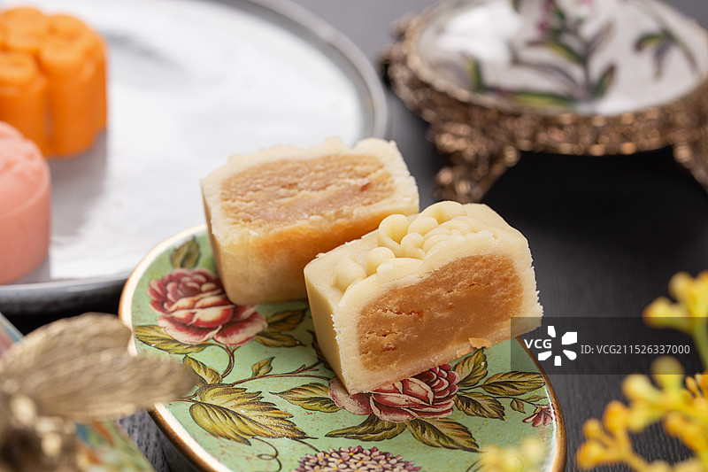 影棚拍摄电商图片多色多味手工月饼甜食中秋节食品图片素材