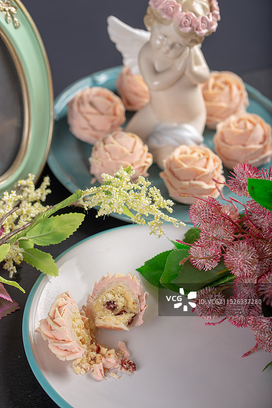 影棚拍摄电商图片手工鲜花月饼甜食中秋节食品图片素材