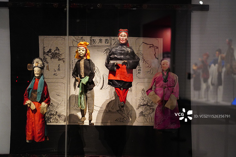 安静陈列在成都博物馆的非遗文物中国木偶戏图片素材
