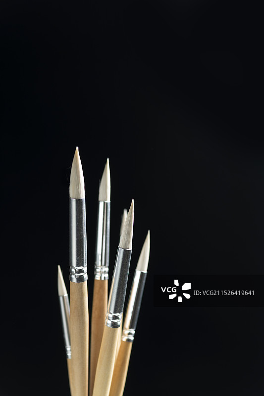 水彩笔画笔特写图片素材