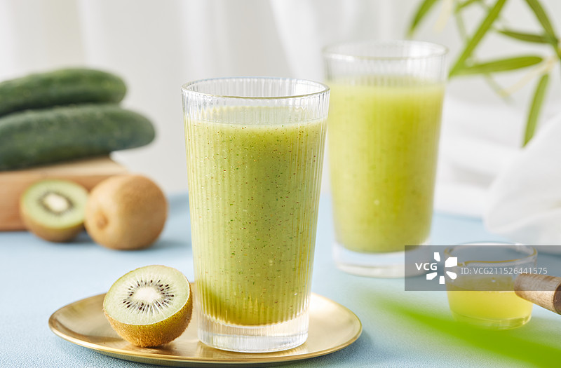 夏日饮品 果汁 猕猴桃黄瓜汁图片素材