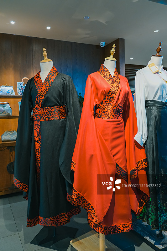 春秋战国服饰 汉服 古装 战国袍 山东省济宁市曲阜尼山圣境景区汉服馆图片素材