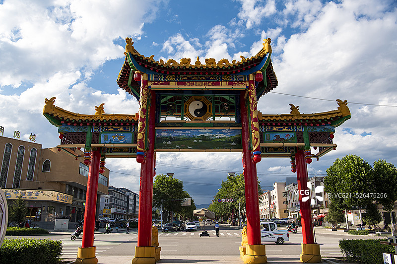 中国新疆伊犁特克斯八卦城牌坊图片素材