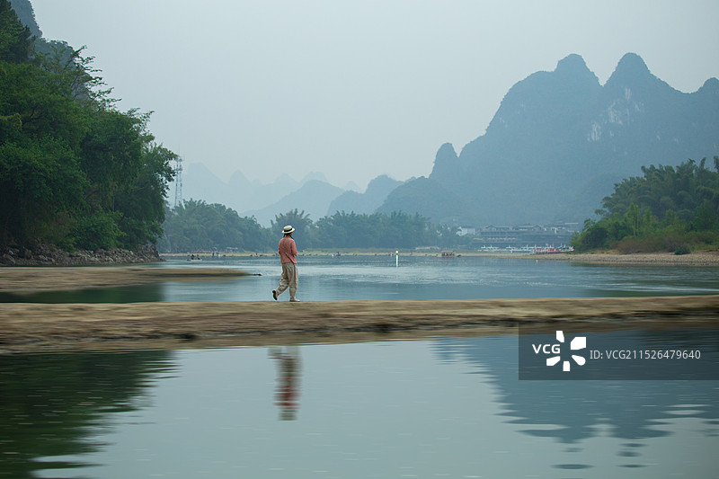 早晨的桂林阳朔漓江山水图片素材