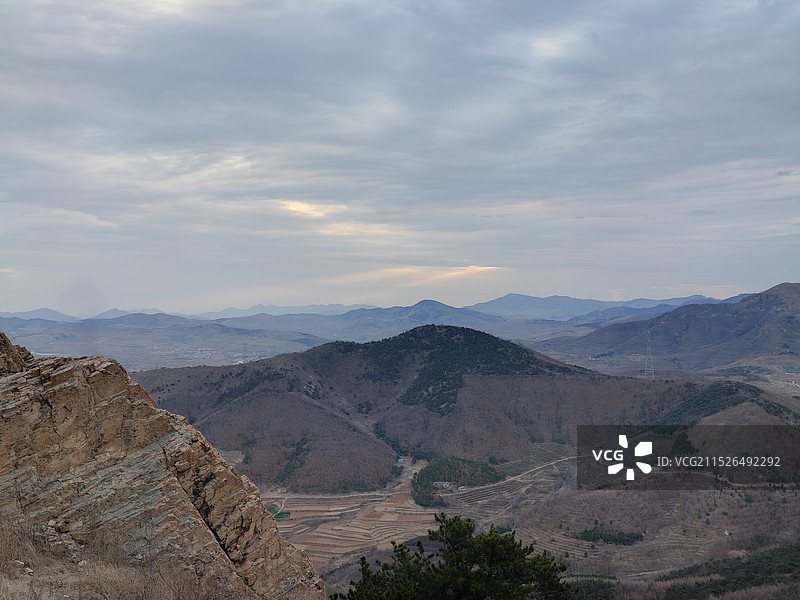 冬天小雪节气，莒县屋楼崮山顶看日出图片素材