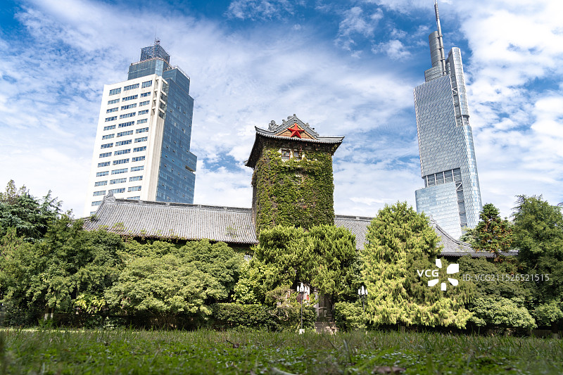 中国江苏南京鼓楼区南京大学鼓楼校区标志性建筑北大楼图片素材