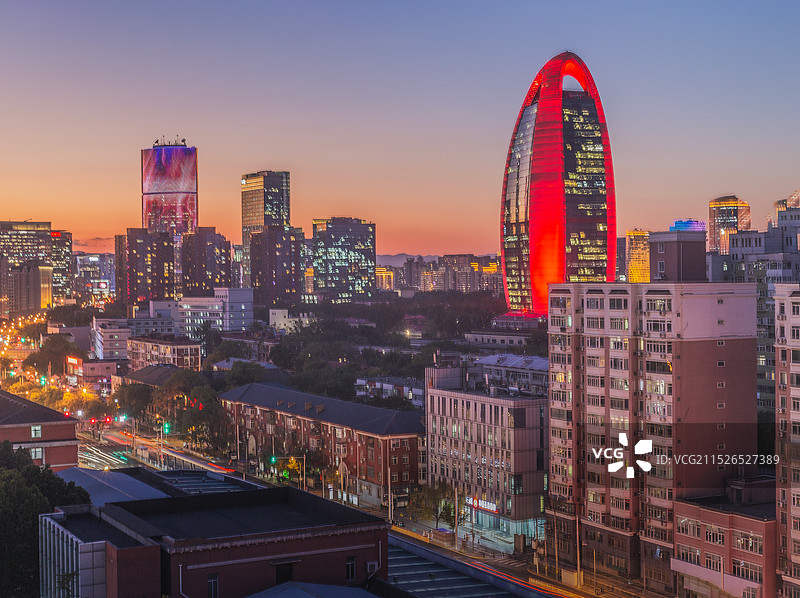 夜晚的人民日报社图片素材