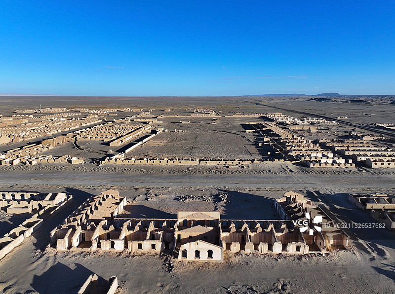 青海省海西州冷湖石油基地遗址南区中国工商银行石油小镇遗址航拍图片素材