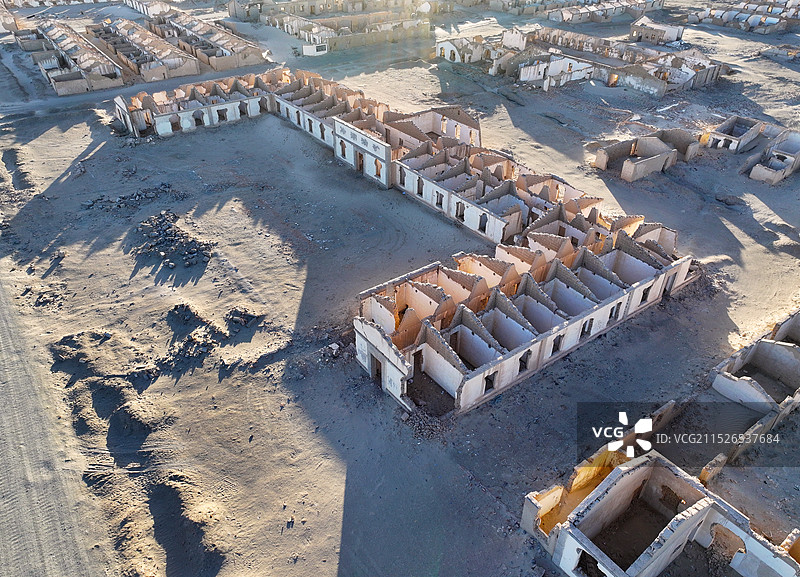 青海省海西州冷湖石油基地遗址南区中国工商银行石油小镇遗址航拍图片素材