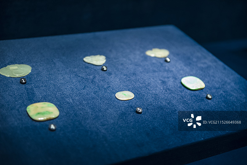 玉帽花、翡翠帽正 清代 中国河北省定州博物馆图片素材