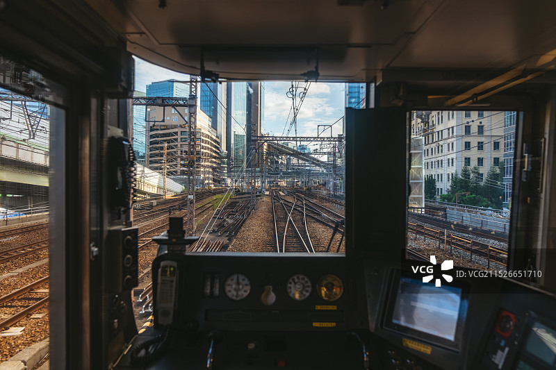 Osaka，JR大阪駅，大阪站，JR西日本，大阪环状线，JR神户线，铁路运输，驾驶室视角，都市风光图片素材