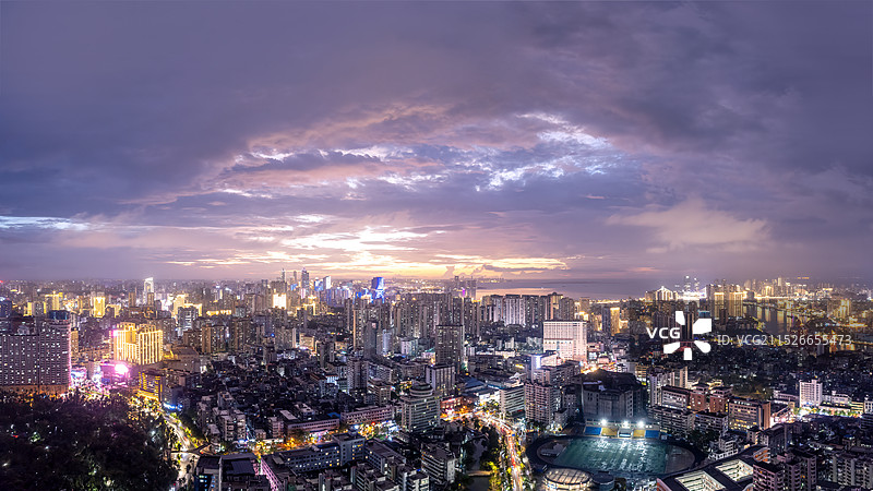 航拍海口城市海岸线黄昏暮色图片素材