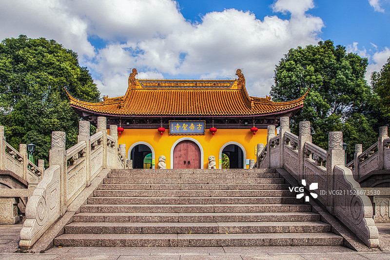 泰州溱湖里的古寿圣寺图片素材