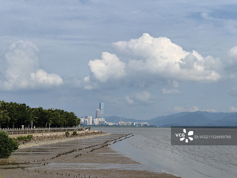 深圳湾和远眺下的香港图片素材