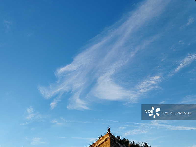 天空中飞龙一样的云彩图片素材