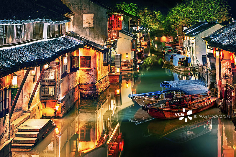 江苏无锡，周庄夜景。图片素材
