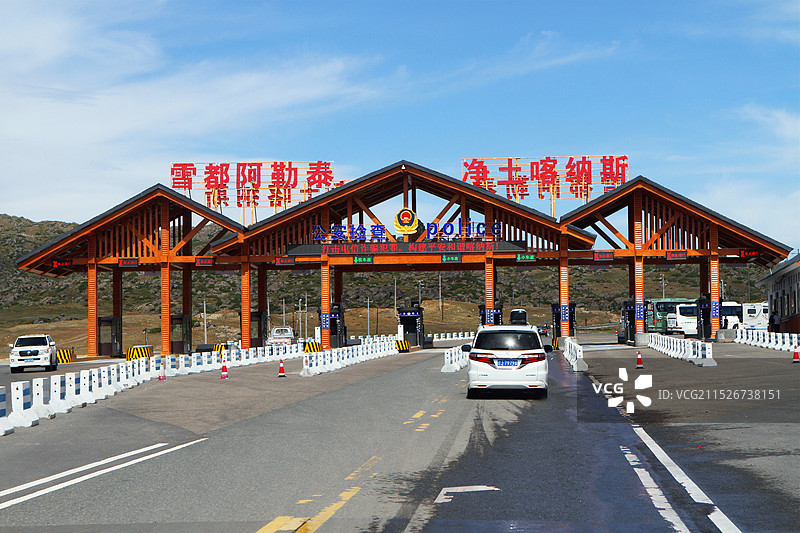 新疆收费公路图片素材