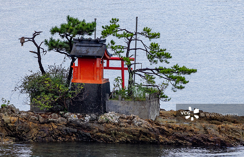 纪伊胜浦岛上的鸟居图片素材