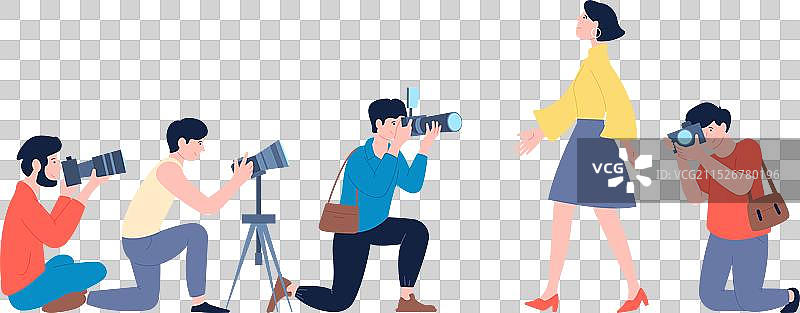 狗仔队拍摄女性行走图片素材