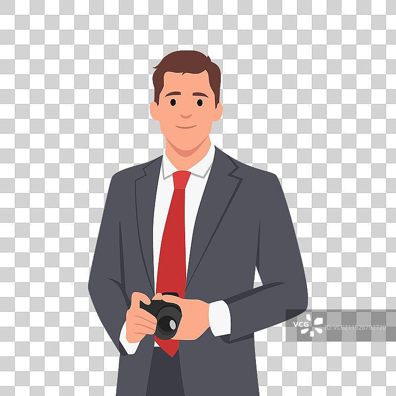 手持相机的年轻男摄影师图片素材