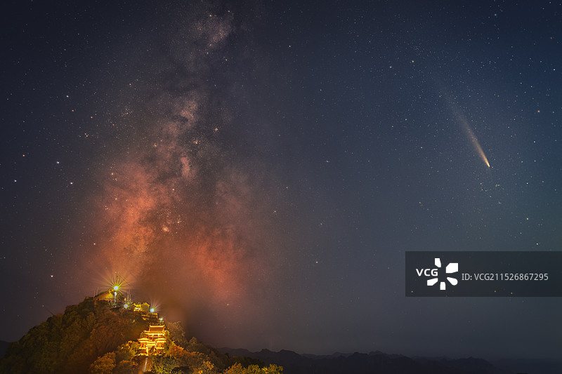陕西秦岭终南山南五台银河彗星图片素材