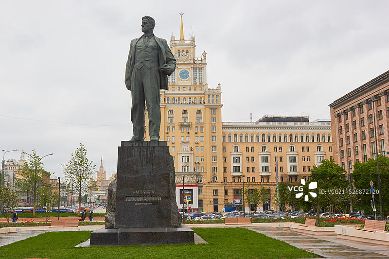 1958年青铜雕塑，描绘了革命诗人和俄罗斯未来主义者弗拉基米尔·马雅可夫斯基，位于俄罗斯莫斯科的胜利广场。图片素材