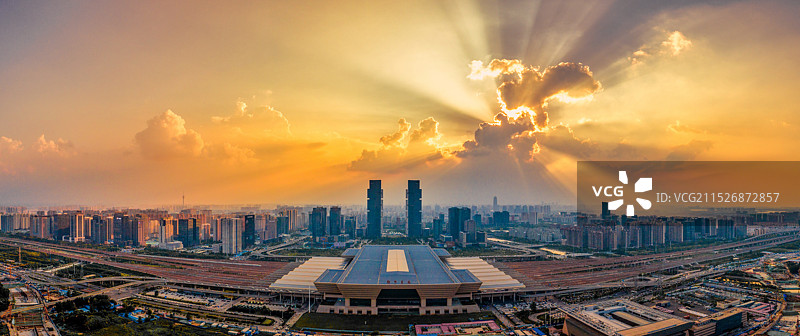 郑州东站日落大景图片素材