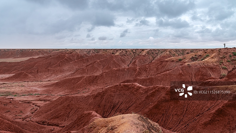 内蒙古乌兰察布四子王旗大红山，乌云密布图片素材