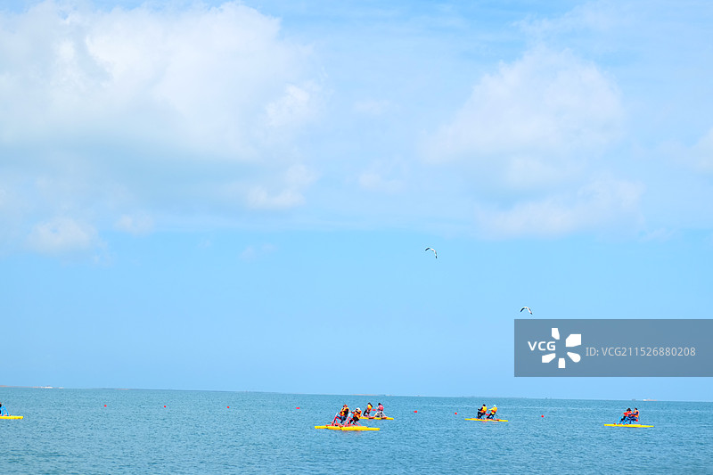 青海湖 湖水 蓝天 碧玉图片素材