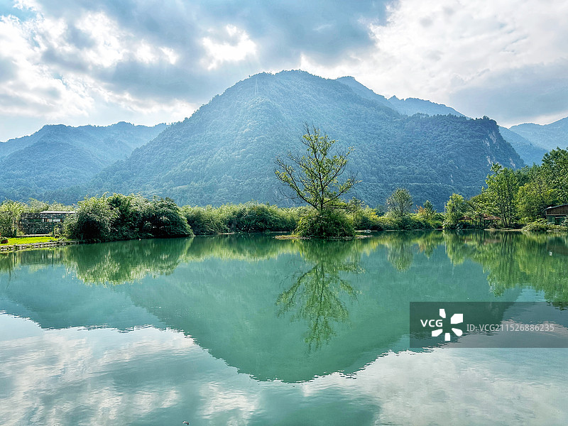 成都·彭州·鱼凫湿地·山水之间图片素材