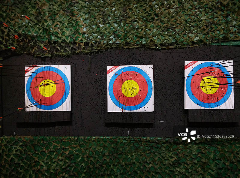 射箭馆的箭靶命中特写图片素材