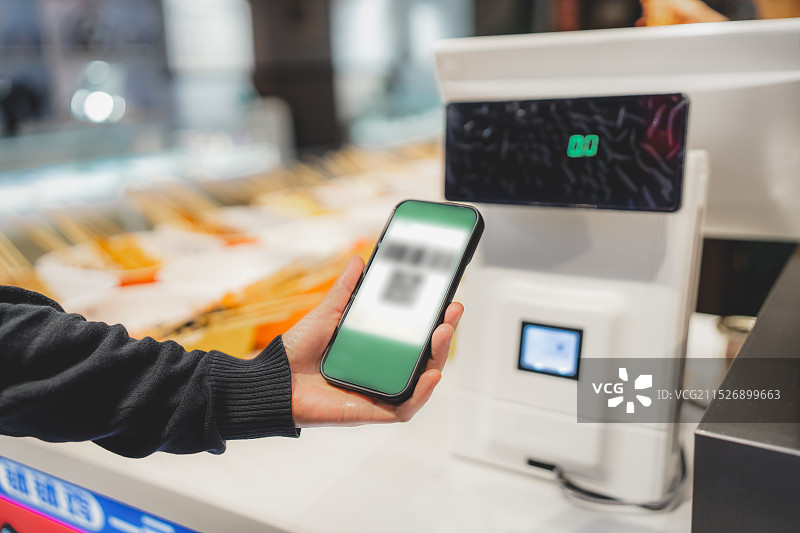 食品摊上的现代移动支付技术图片素材