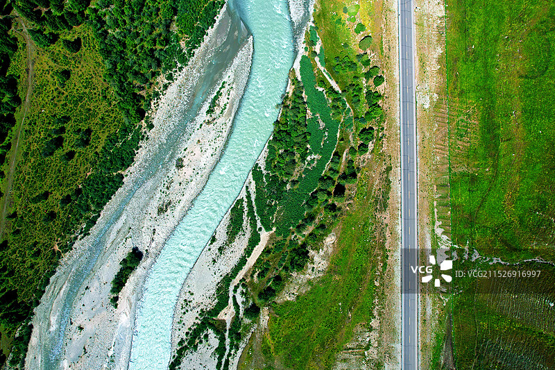 新疆尼勒克唐布拉草原河流图片素材