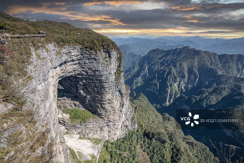 湖南省张家界天门山天门洞图片素材