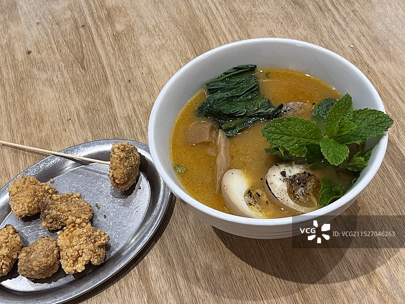 拉面和盐酥鸡图片素材