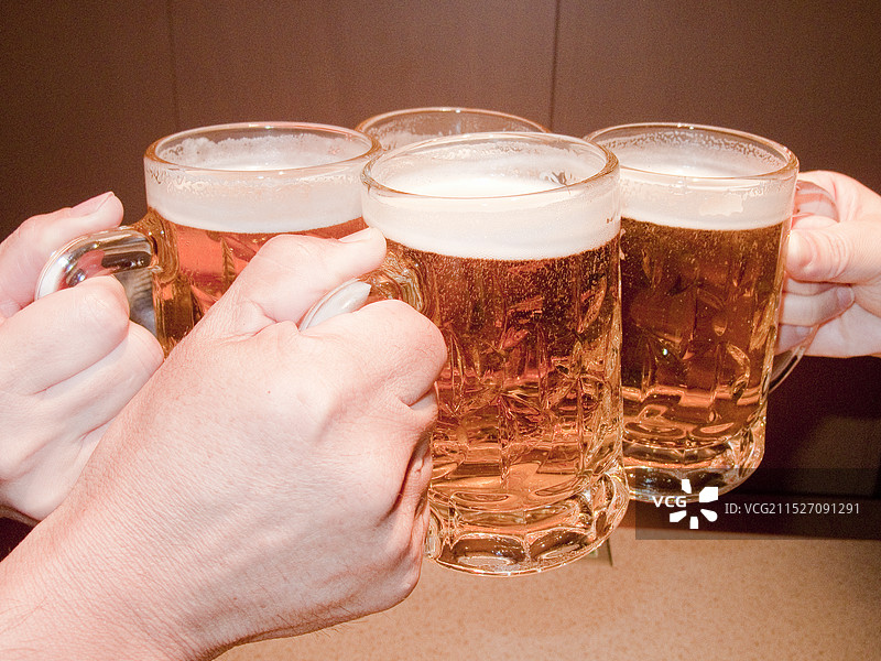 啤酒祝酒图片素材