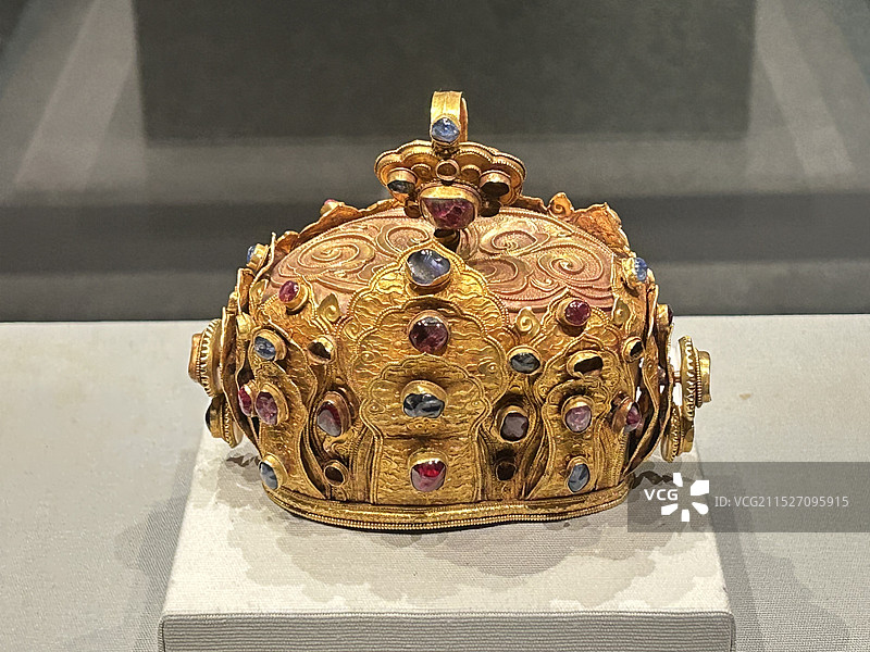 云南昆明云南省博物馆明代王冠图片素材