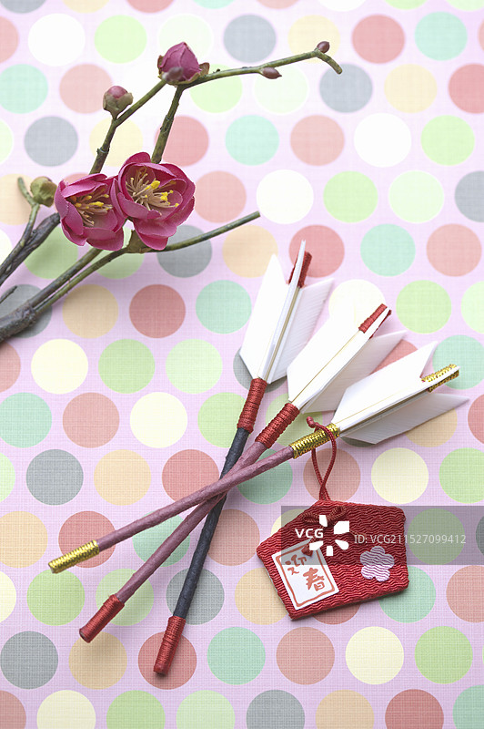 断裂的箭和绘马图片素材