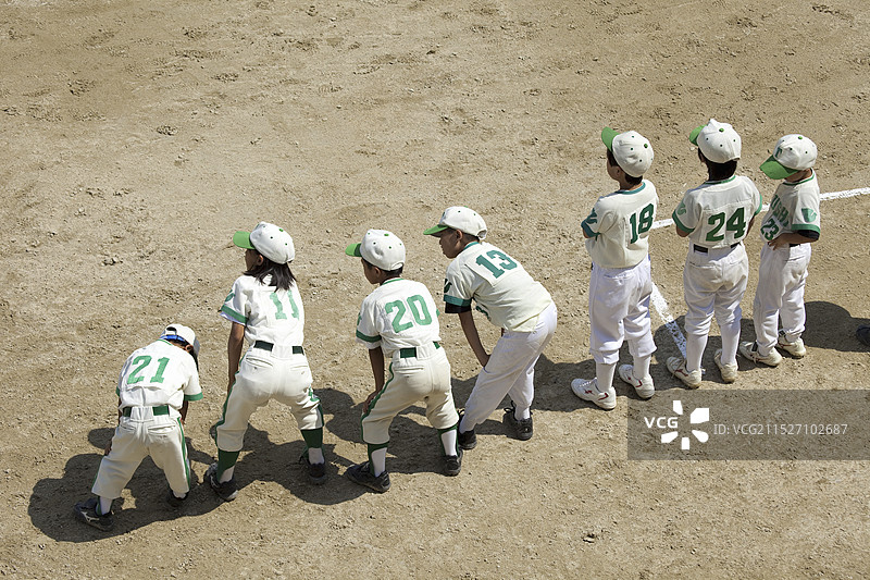青年棒球替补队员图片素材