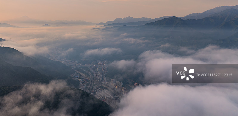 秦岭深闺处的避暑胜地天然氧吧，陕西商洛柞水县城图片素材
