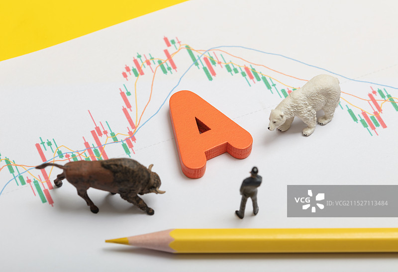 微缩创意A股投资上的牛熊对决图片素材