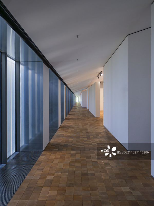 青岛·西海美术馆 (由获2008 年普利兹克奖的法国建筑师让·努维尔设计 )图片素材