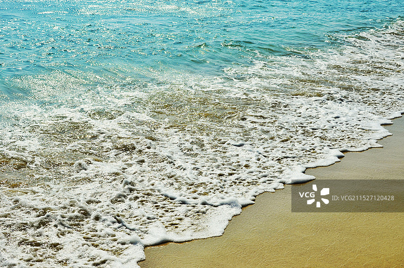 阳光、沙滩、大海、浪花图片素材