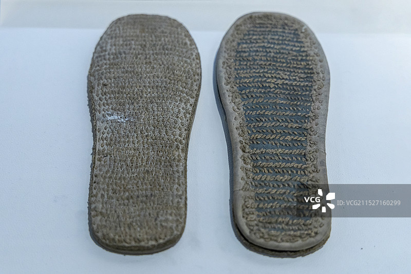 山东省“淄博市博物馆馆藏革命文物展”：抗日战争时期杨峪村妇救会支前的鞋底图片素材
