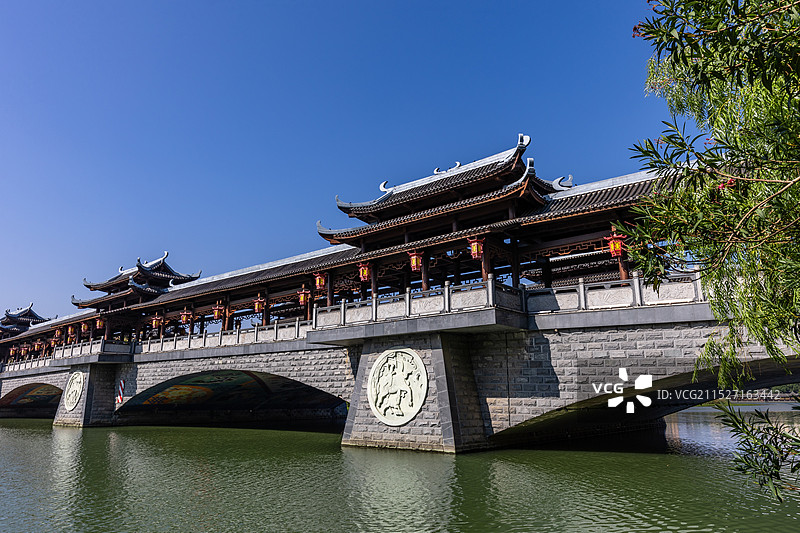 常德仿古历史建筑风雨廊桥七里桥图片素材