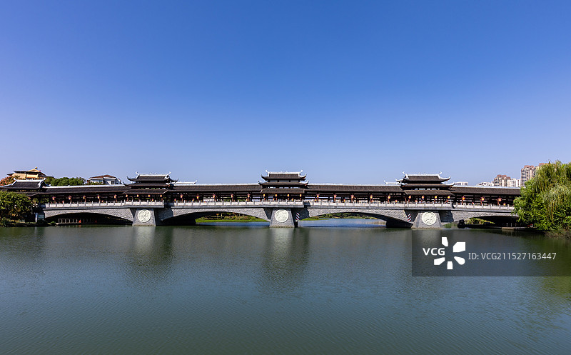 常德仿古历史建筑风雨廊桥七里桥图片素材