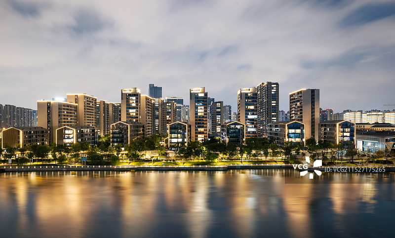 未来社区--杭州大运河沿线房地产杭曜置地中心夜景图片素材