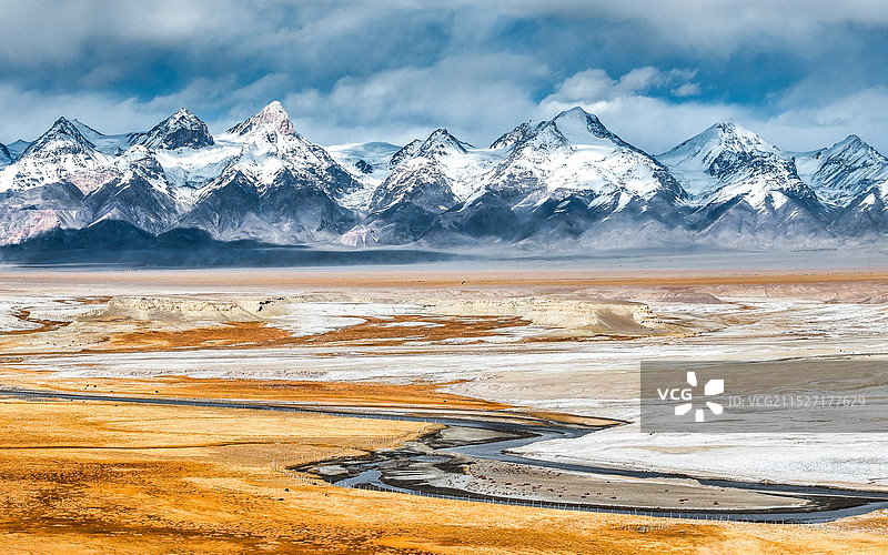 金秋十月新疆帕米尔高原雪山景色图片素材